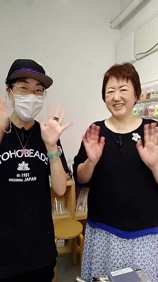 インスタライブ　アーカイブ6/28🍧

8/5開催のワークショップに向けて！ 
しのはらみわさんとインスタライブ✨

8月5日開催予定の【かき氷のビーズモチーフワークショップ】に先駆けて、講師の しのはらみわさん と一緒にインスタライブをお届けします🎉 ワークショップの見どころや、可愛すぎるかき氷モチーフの魅力、当日の流れなどをたっぷりご紹介💎

「気になるけど、私にも作れるかな？」 そんな方にもぴったり！ライブでじっくりご覧いただけます✨

#tohobeads #かき氷 #ビーズモチーフ #トーホービーズ #しのはらみわ