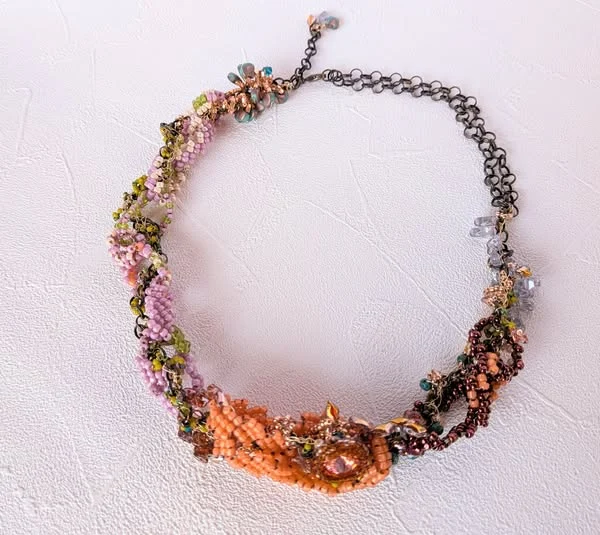 Take the TOHO Challenge 2025 “Sonoran Sunset” 
Created by mini kit designer Yumiko Matsuzawa (松澤　由美子) from Japan
@yumiko.matsuzawa.52 
https://www.facebook.com/yumiko.matsuzawa.52

Title: Sonoran Sunset & Peace Ring
“Based on the peace ring motif, I crafted a necklace featuring a desert oasis and a radiant sunset that shines beautifully on the neckline. For me, this piece represents the origin and essence of who I am now.”
「ピースリングのモチーフをもとに、砂漠イメージのオアシスや輝く夕日が
胸元に映えるネックレスを作りました。今の自分の原点としたい作品です。」

See much more at https://www.facebook.com/TeamTOHO/

#tohobeads #tohochallenge2025 #teamtohobeads #starmanbeads #bobbybeadstore #twinklebeadsdortmund #ilovetohobeads #tohobeadsconnectingpeople #glassbeadart #tohochallenge
#トーホービーズ #トーホーチャレンジ