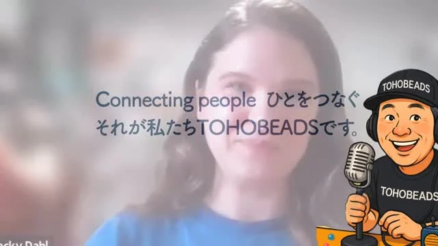 ここでは20分まで
続きは
ラジオやyoutubeで

ビーズラジオ第335回 🎙
ゲストはアメリカ・アートビーズ社の Beckyさん 🇺🇸

TOHO BEADSを通して世界とつながる。
そんな想いをテーマに、
自由な発想と学び、そしてベネチアに展示された作品のお話を伺いました🪡💬

⸻

🧵 自由に学ぶ、アメリカのビーズ文化
ベッキーさんはアートビーズで13年。
好きなテクニックから学び始めて、
今では教える立場として活躍中✨

「自由に始めたからこそ、新しい発想が生まれる」
その言葉に、トビーも深く共感しました🇯🇵🤝🇺🇸

⸻

🇮🇹 ベネチアに展示された作品
世界中の人が作品を見てインスピレーションを受ける。
「それが一番嬉しい」と話すベッキーさん。
ベネチア発のビーズ文化と、現代のハンドメイドが再びつながる瞬間です。

⸻

💫 ハンドメイドの力をもう一度
コロナ禍をきっかけに、
アメリカでも「おうちでできるクリエイティブ」として
ビーズワークが再び人気に🔥

リラックス、自己表現、そして世界をつなぐ。
Beads connect people. 🌐✨

⸻

😊 TOBBYより
「ベッキーさんの笑顔だけで癒されました。
こんな方に教わったら、誰だってビーズが大好きになる！」

日本もアメリカも、
ビーズで人が元気になる世界を一緒に作っていきましょう🌈

⸻

🎧 #ビーズラジオ 第335回
📍ゲスト：Becky（Artbeads.com）
👂stand.fm / Spotify / YouTubeで配信中

#TOHOBEADS #ビーズラジオ #BeadsRadio
#Becky #アートビーズ #ベネチアガラスウィーク
#ハンドメイド好きと繋がりたい #ビーズアクセサリー
#ConnectingPeople #YourSoulInEveryBead