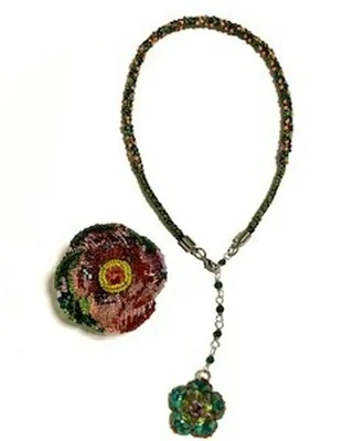 Take the TOHO Challenge 2025 “Sonoran Sunset” 
Created by mini kit designer Mariko Ogata (尾形 真理子) from Japan.
@wakuwakubeadsland 

Title: The Japonism in the Desert

「今回の色テーマの『ソノラ砂漠の夕日』より、
ソノラ砂漠から着想を得て
ソノラ砂漠に棲息するポピーの花とコヨーテを取り入れてみました。
制作過程で、色味も含めてどこか日本的なものを感じたため、このタイトルにしました。」

“With a concept from this year’s color palette “Sonoran Sunset” I incorporated poppies and coyote that inhabit the Sonoran Desert.
As the piece came together, I sensed something distinctly Japanese about it, including the color scheme, which is why I chose this title. “ 

There are many more to see at https://www.facebook.com/TeamTOHO/

#tohobeads #tohochallenge2025 #teamtohobeads #starmanbeads #bobbybeadstore #twinklebeadsdortmund #ilovetohobeads #tohobeadsconnectingpeople #glassbeadart #tohochallenge
#トーホービーズ #トーホーチャレンジ