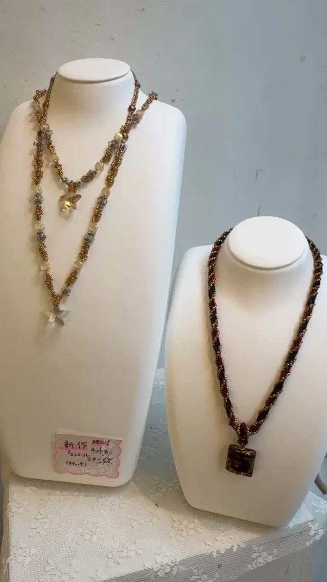 インスタライブ2/3

今回のおススメをご紹介

…

Beaders! 2026 Winter Exhibition
前期：2026年2月3日〜2月13日
後期：2026年2月17日〜2月27日
入場無料／土・日・祝日 休廊
10:00 –17:00＊前・後期、ともに、最終日は15:00まで

前期 | 
浅野美智子／亀田千栄子／keica／相良 久美子／相良 恵／鈴木恵子／松澤由美子／メゾンド ヌヌルス／安井 暢恵／ルワン

後期 | 
市村礼子／木村晶子／小泉純枝／島田正恵／白川美代子／平津トヨ

通期 |  周藤紀美恵／小坂あや子

・・

【BEADERS！ 2026 Winter 開催！】
今年も会おうね。ビーズで広がるときめきの世界へ
毎年大好評の「ビーダーズ」が、さらにパワーアップして登場！

感性きらめくビーズ作家たちが集結し、こだわり満載のビーズキットや、贈ってもうれしい心ときめくアクセサリーがずらり。

見ているだけでアイデアがあふれ出すような、カラフルでユニークな世界。

その場にいるだけでインスピレーションが湧いてくる、ビーズの祭典です。
 “好き”が見つかる、つながる、広がる。

ワクワクと驚きが詰まったこの空間で、自分だけのビーズ時間を見つけてみませんか？