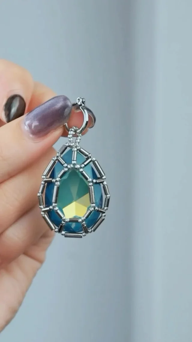 貴和クリスタル×TOHOビーズ
宝石編み

貴和クリスタルのカラーとTOHOの竹ビーズ
その組み合わせ次第で様々な印象に変化します✨

ぜひ自分だけの組み合わせを発掘してください💎

#貴和製作所 
#トーホービーズ 
#宝石編み 
#竹ビーズ