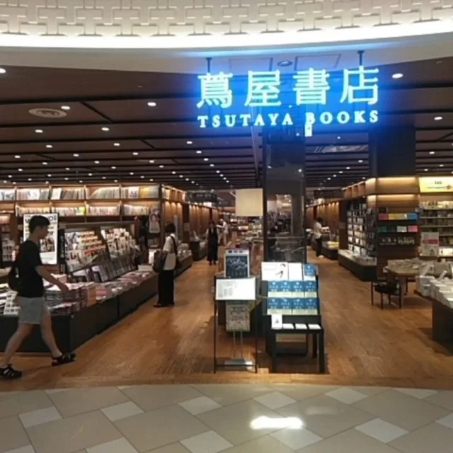 皆様🐸
イオンモール幕張新都心
グランモール1階
幕張　蔦谷書店様の
inorU ポップアップ　
好評開催中です🐬
いよいよ期間も
来月8日迄となりました🪼
今週末にでも
ご家族やお友達と
遊びに行ってみてください🐳
お待ちしております🐋
アクセス🦑
JR 京葉線　幕張豊砂駅直結
JR 総武線.京成線
幕張本郷駅から
京成バス
イオンモール幕張新都心
ファミリーモール前行
蔦谷書店前下車すぐ
になります🦭